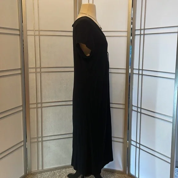 "GARNET Hill" Simple Black Dress- Size 12 - Picture 2 of 7